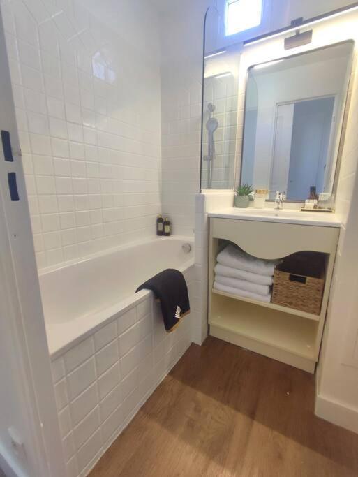 Chez Adriana Appartement Cosy Avec Jardin, Proche Plage 그리모 외부 사진